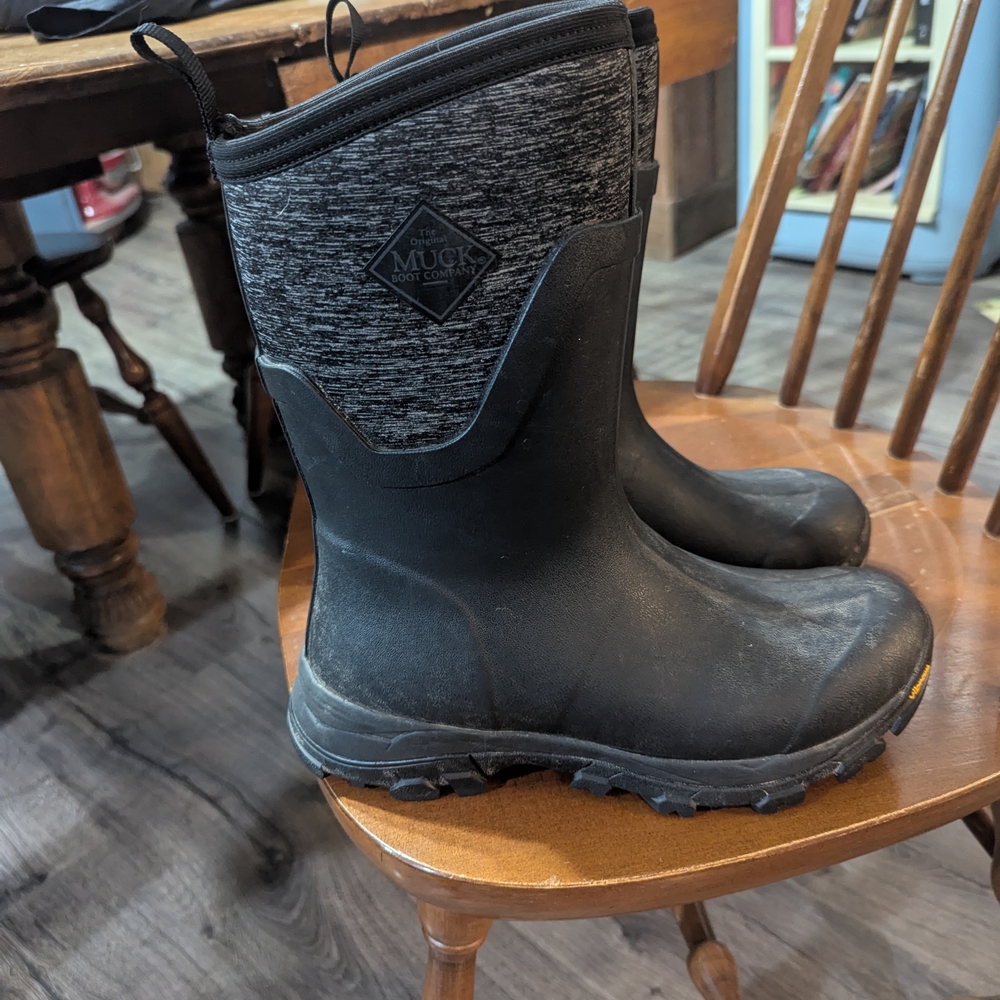 Muck Women's Black and Gray Winter Boots